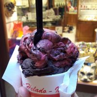 Chocolate and notanera at Gelatoteca SuSo in Venice