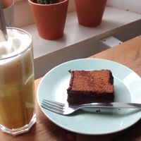 Brownie + Chai Latte (Gold version)
All Vegan. at The Living in Delft