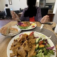 Dönerteller und Schnitzel  at Erbils in Munich