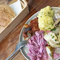 Kleiner Vorspeisenteller at Erbils in Munich