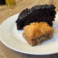 Schokokuchen und Baklava  at Erbils in Munich