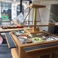 two hours before closing there were still a good amount of cooked vegan and raw food choices at Moonfood  in Brussels