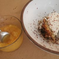 Compota de manzana y tarta at Integral Figueres in Figueres