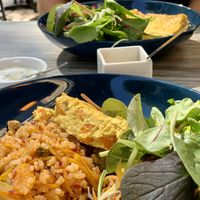 Tofu och sötpotatisomelett med krämig koriander- och limesås, nasigoreng på råris och krispig sallad med sesamdressing. at Happy M Kitchen in Gothenburg