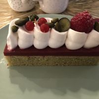 Entremet pistache fruits rouges at Les Demoiselles de Montpellier in Montpellier