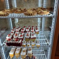 Variedad de postres at Les Demoiselles de Montpellier in Montpellier