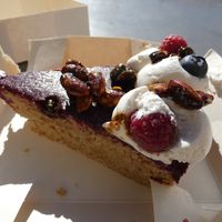 Caramelised pistachio, berries, etc. Soft and extremely tasty dough. Excellent. at Les Demoiselles de Montpellier in Montpellier