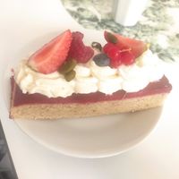 Strawberry cake at Les Demoiselles de Montpellier in Montpellier