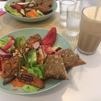 Stuffed courgette with quinoa and other vegetables at Les Demoiselles de Montpellier in Montpellier