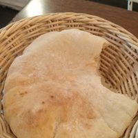 Todos los menus vienen con pita at Hummus in Barcelona