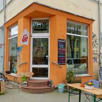 Laden von außen. at Veis in Rostock