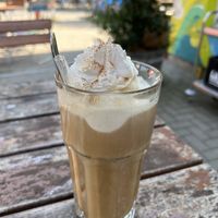 Groooooßer Eiskaffee mit 2 Kugeln Eis und Sahne für 4,90€! Sehr gut!  at Veis in Rostock