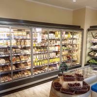Lo of vegan and vegetarian fresh food at Bio Food in Olbia