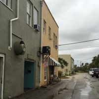 the entrance down the alley behind an Italian restaurant  at Planet Yum in Vero Beach