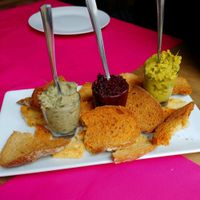 vegan spreads with crackers to start at Kick Tap'Ass in Brussels