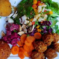 fried mushrooms for vegan, fried cheese ball for vegetarian and fried cheese with bacon for meat eater at Kick Tap'Ass in Brussels