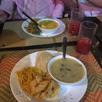 Você pode montar o prato com os acompanhamentos que preferir. at Café Oyá in Brasilia