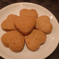 Peanut heart biscuits at Vegesana & One Ramen in Barcelona