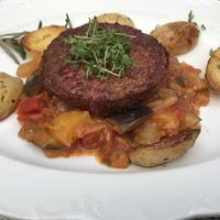 Veganes Patty mit Ratatouille-Gemüse & Rosmarin-Kartoffeln  at Landhaus Beckmann in Kalkar