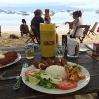 Prato Vegano and the beach at Cafe do Mar in Ilha Grande