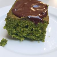 Spinach cake with chocolat at Veg-e-tal in Almada