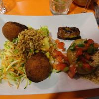 Vegan main dish: mashed potato with vegetables and spices, vegetable fritters, fried banana and vegetables at So Good Brasil in Saint-sebastien-sur-loire