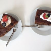 Delicious vegan carrotcake at FOAM in The Hague