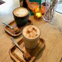 Chai latte & Cappuccino with oat milk.  at FOAM in The Hague