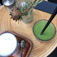 Smoothie and Pumpkin spice Latte at FOAM in The Hague