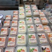 Bread spreads de Hobbit at EkoPlaza - Kerkplein in The Hague