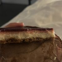 rose&vanilla Frambozen & Aardbeien Cheesecake 4,75€
  at EkoPlaza - Kerkplein in The Hague