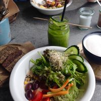 Herzhafte Brot Bowl, Green Smoothie, Chai Latte at The Bowl - Warschauer Str in Berlin