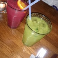 Homemade fresh Grapefruit juice, Hibiscus, Ginger, agave syrup.
Homemade Apple, fresh Cucumber, Ginger at The Bowl - Warschauer Str in Berlin