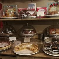 Vegan and vegetarian desserts. The vegan ones are written in green. at Sweet Irene in Bergamo