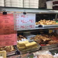 left stall at Tian Yi 天一素食 in Northeast Singapore