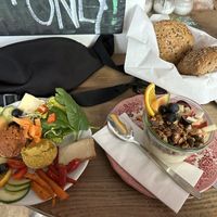 Kleines Frühstück und Granola mit Joghurt und Obst  at Kaffee Stark in Hamburg