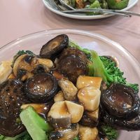 Broccoli Mushrooms at Veggie Lee in Hayward