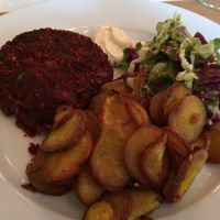 Hambúrguer de beterraba  at Pachamama in Lisbon