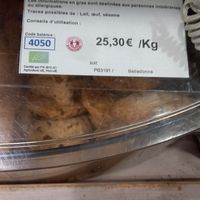 cookies in the bulk area at Biocoop Trinite in Toulouse