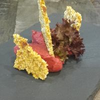 Beetroot hummus with raw bread bites at Botanique in Madrid