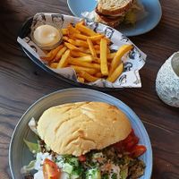 Pita gyros, frites, BLT at Rebel Rebel in Dordrecht