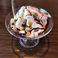 Snickers sundae icecream at Rebel Rebel in Dordrecht