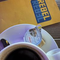 Plantaardige melk bij de koffie 😃  at Rebel Rebel in Dordrecht