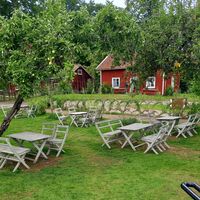 beautiful outdoor seating at Linnes Rashult in Almhult