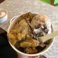 3erlei Eiskugeln mit Erdnusscookie at Eiskontor Berlin in Berlin