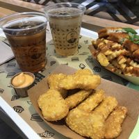 Iced tea, ginger ale, nuggets, vish and chips, chipotle mayo  at VINCENT - Europa Passage in Hamburg