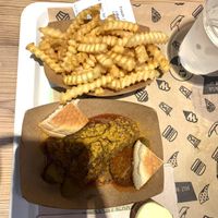 Curryvurst mit Crinkle Cut Fries  at VINCENT - Europa Passage in Hamburg