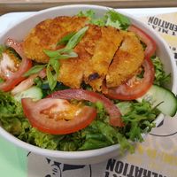 Crunchy chicken salad, only contains about 90% salad, a few cucumbers, tomatoes and small chicken at VINCENT - Europa Passage in Hamburg