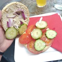 Bon accueil, rapide, rue calme. Bon mais FRANCHEMENT cher pour ce que c'est (plus de 6€). Pas testé les "vrais" plats. at Le Dernier Bar avant la Fin du Monde in Paris
