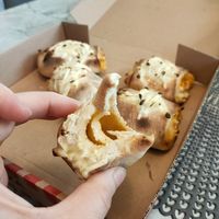 70. Gefüllte Pizzabrötchen (€ 5) at Allush in Recklinghausen